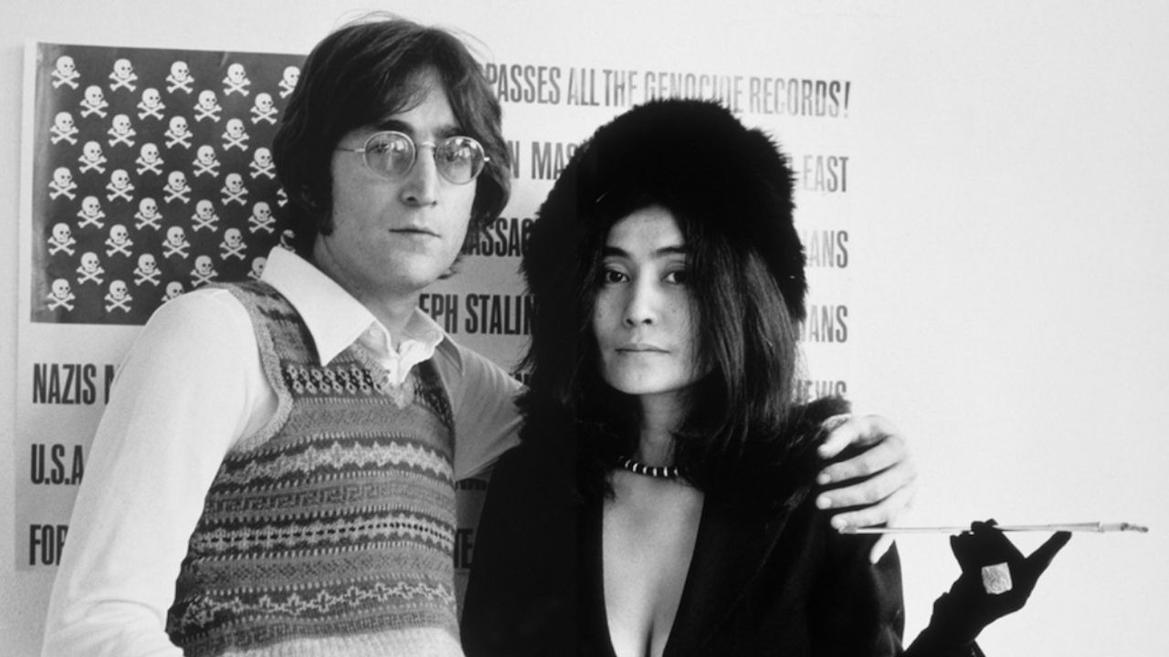Вдова леннона. Йоко оно. Йоко оно в молодости. Йоко оно сейчас. Джон Леннон и его жена.