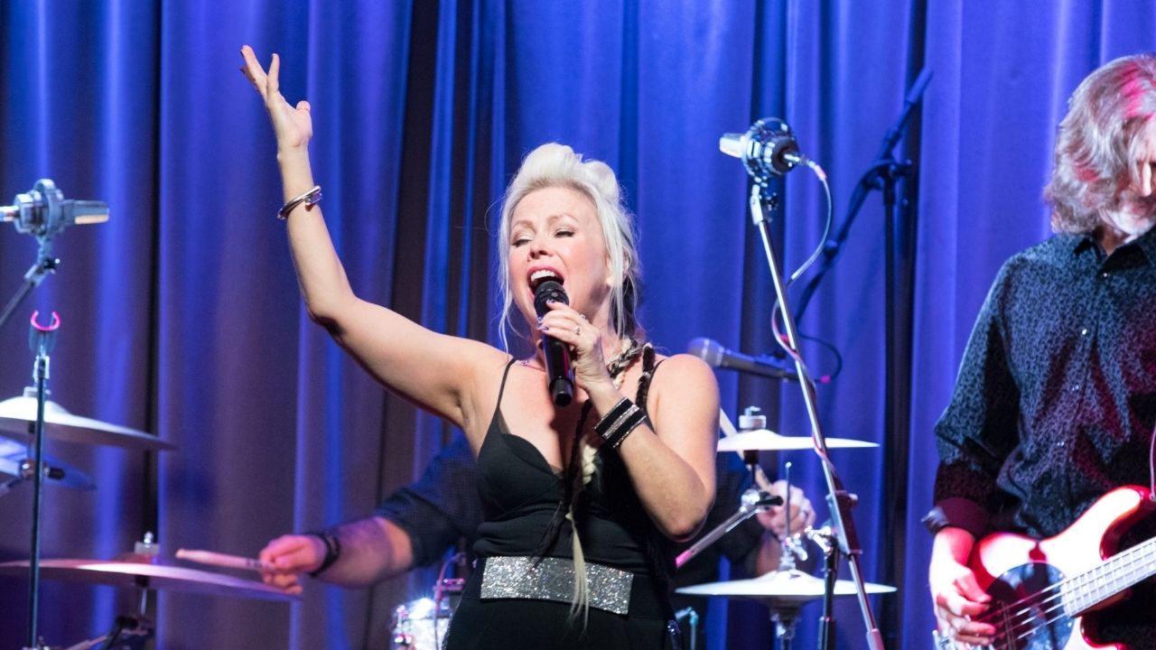 Terri Nunn From Berlin Apologises For Performing - HOME