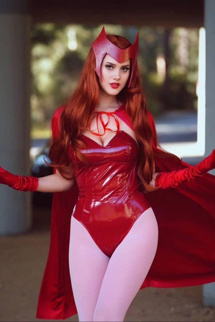 Wanda Maximoff cosplay