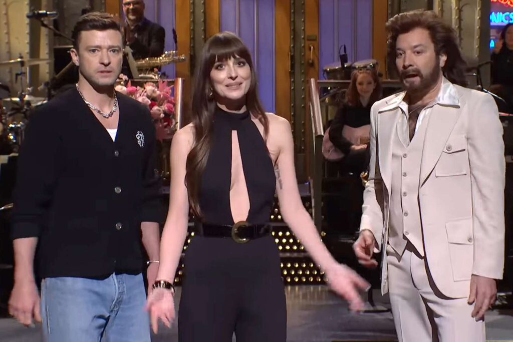 Dakota Johnson SNL