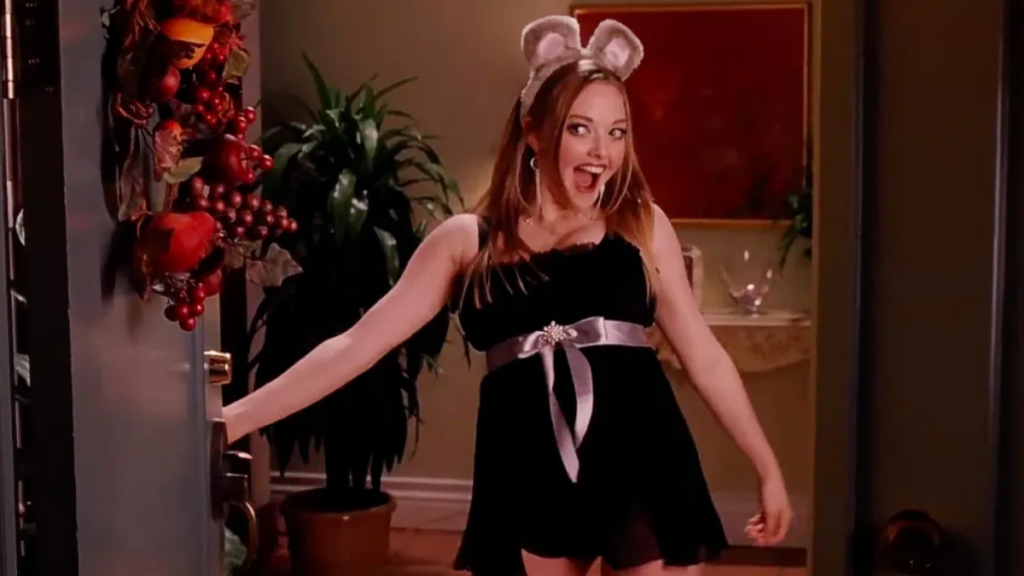 Amanda Seyfried's Adorable Encounter With New 'Mean Girls' Star ...