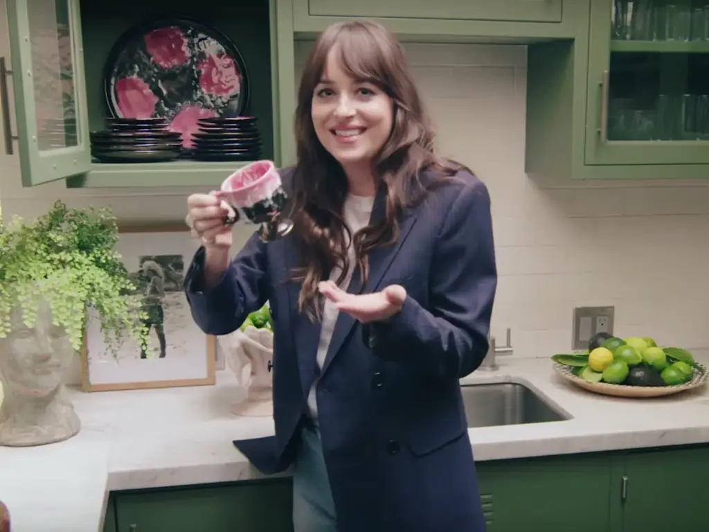 Dakota Johnson Limes