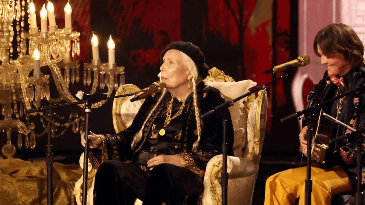 Joni Mitchell Earns Standing Ovation for Performing at The Grammys For