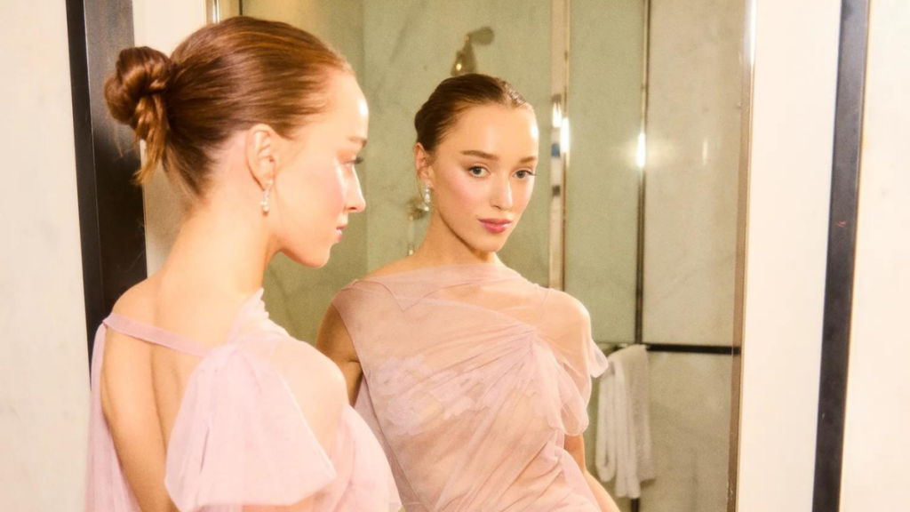 Phoebe Dynevor Met Gala