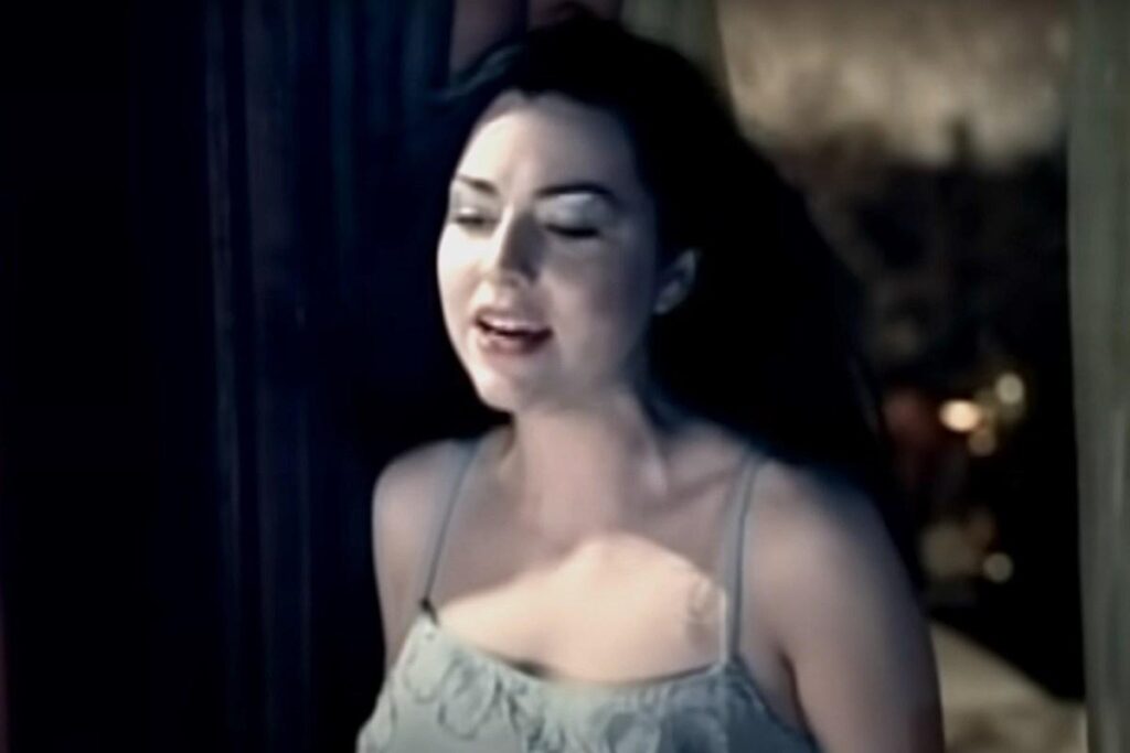 ‘Bring Me to Life’ by Evanescence music video scene