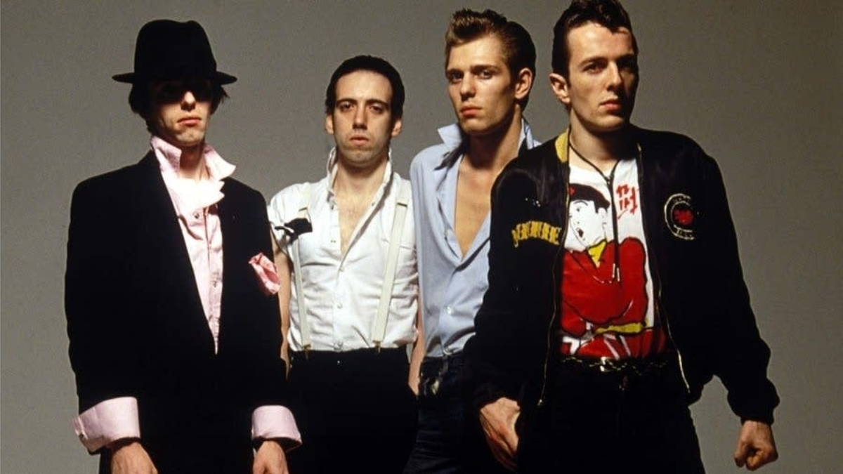 Analyzing the Themes in ‘Should I Stay or Should I Go’ by The Clash