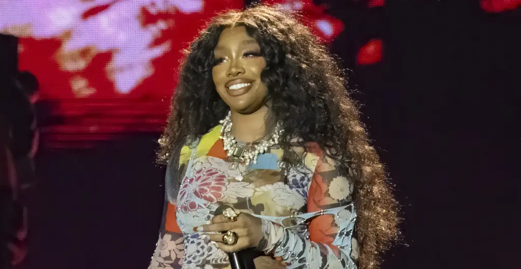 SZA Responds to Reactions to Her Glastonbury Headliner - HOME