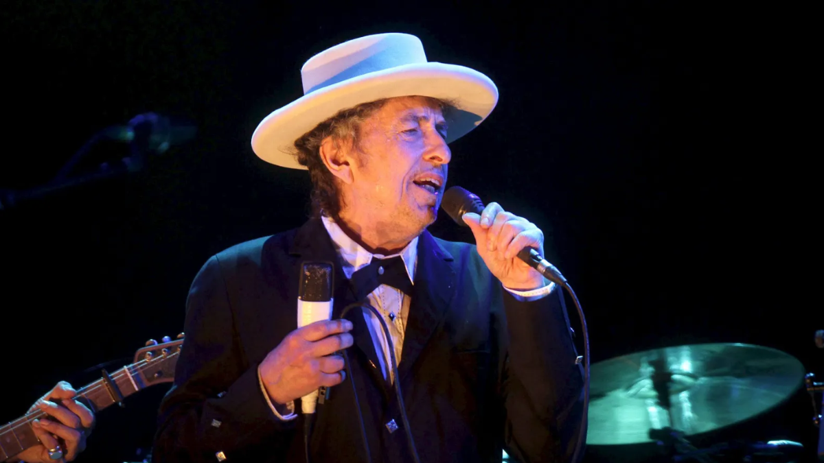 Bob Dylan Performs ‘Rainy Day Women #12 & 35’ for the First Time in Nearly a Decade