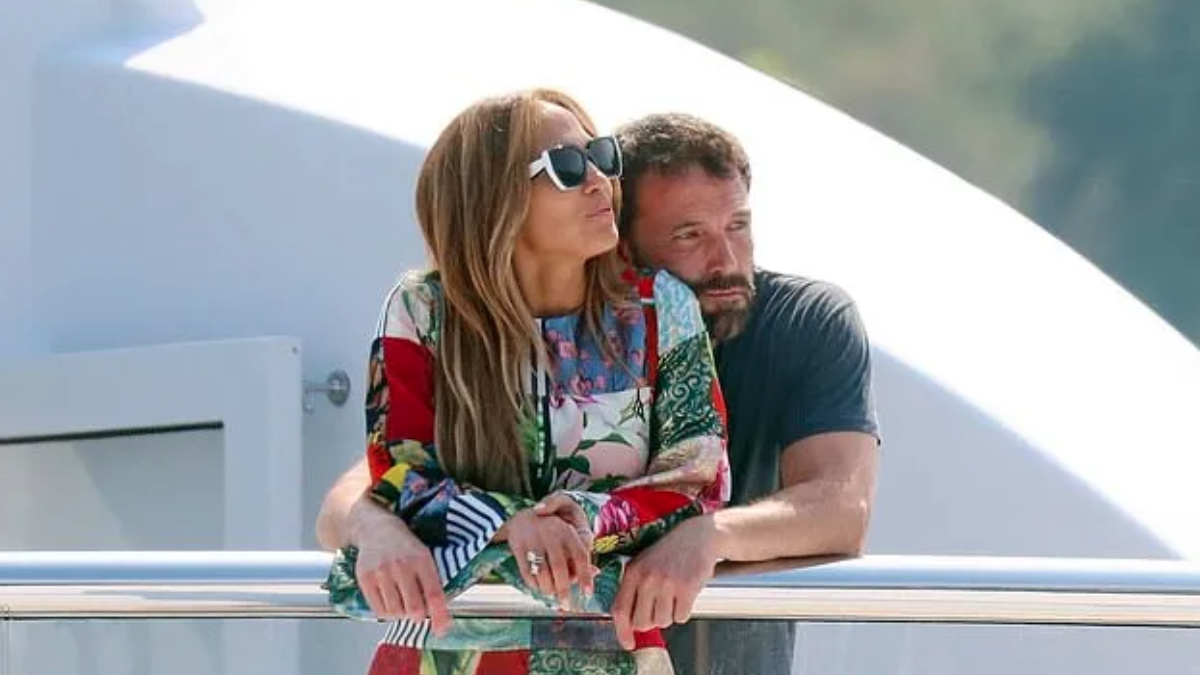 Jennifer Lopez Transforms Ben Affleck Into a Family Man Again HOME