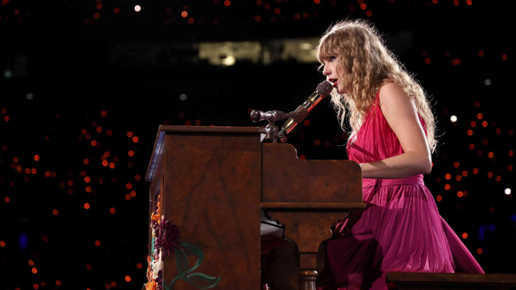 Taylor Swift Pauses London Eras Tour to Fix Piano: 'This Is in the Wrong Key'